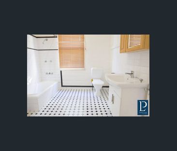 City Views A spacious 3 bed , 2 bath home located within the sought... - Photo 4