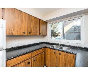 3 Bed 1.5 Bath Townhouse South Side Edmonton For Rent - Photo 1