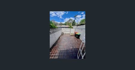 Sun-filled Living in a quiet locale - Photo 4