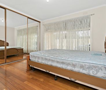 35 Ginifer Avenue, Altona North VIC, Belconnen - Photo 2