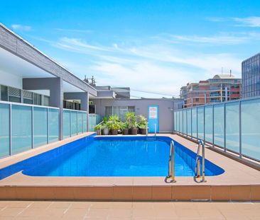 Stylish Studio Apartment Moments from Westfield & Transport - Photo 2