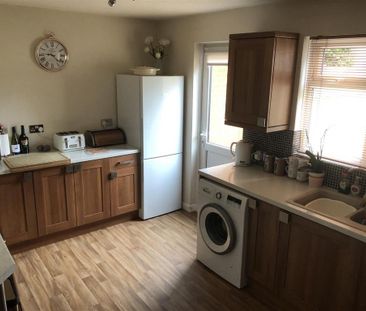 2 bedroom terraced house to rent - Photo 4