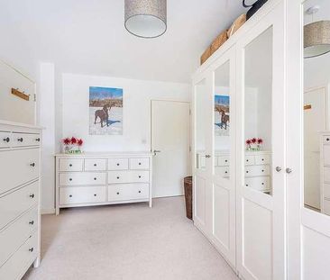 Bloemfontein Road, White City, W12 - Photo 3