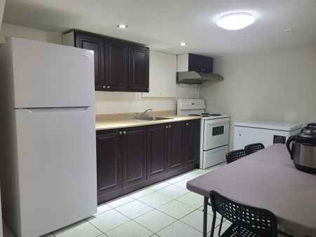 For Lease - 260 Taylor Mills N Drive, Richmond Hill, Ontario - Photo 2