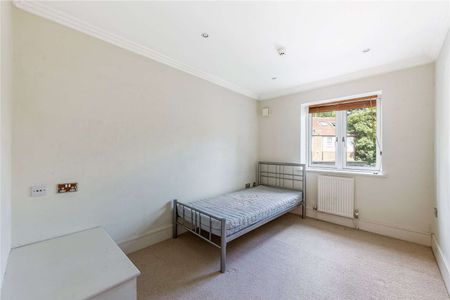 Immaculate five bedroom home, superbly located in Brentford. - Photo 5