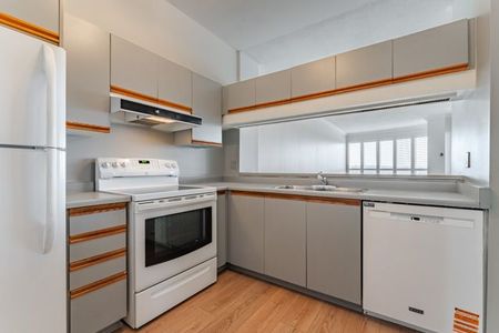 For Lease - 2511 LAKESHORE Road Unit# 716, Oakville, Ontario - Photo 2