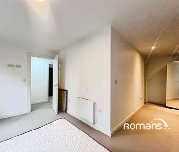 London Road, High Wycombe, Buckinghamshire, HP11 - Photo 2