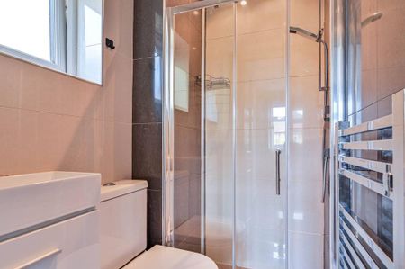 4 bedroom detached house to rent - Photo 5