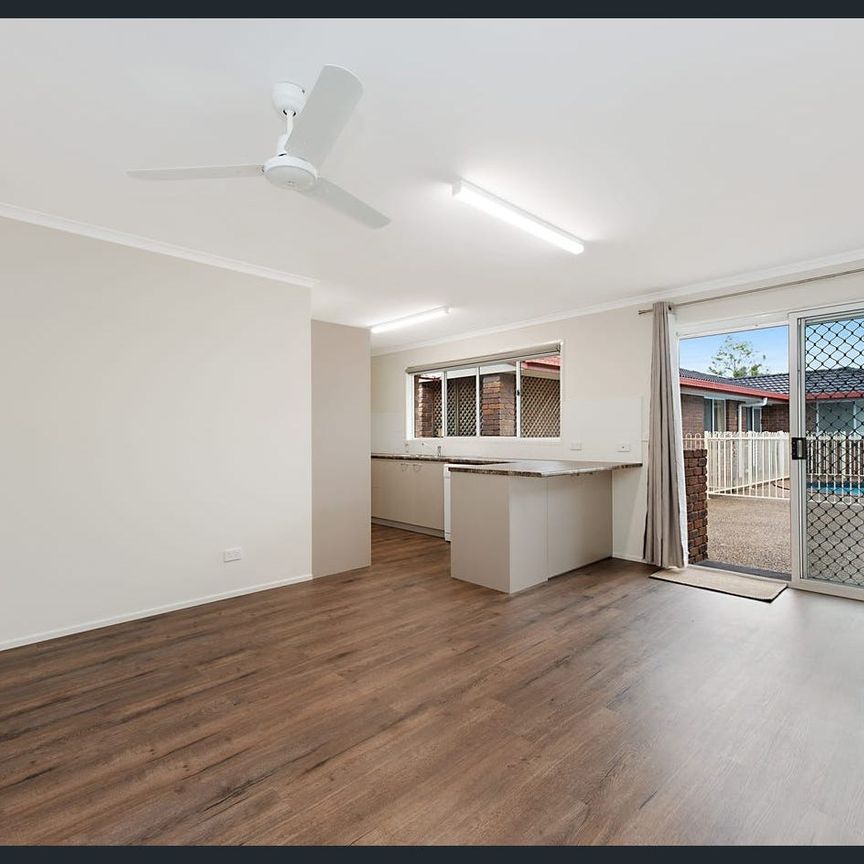 Three Bedroom Home with a Pool - Little Mountain! - Photo 1