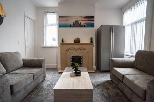 1 bedroom in a house share to rent - Photo 1