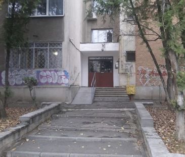 Apartament De Închiriat Cu Două Camere În Zona Drumul Taberei sec.6 - Photo 2