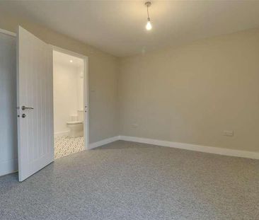 Howerts Close, Warsash, Southampton, SO31 - Photo 2