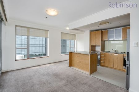 Three bedroom apartment offering city views from its 7th floor position in 'Pinnacle Apartments' - Photo 5