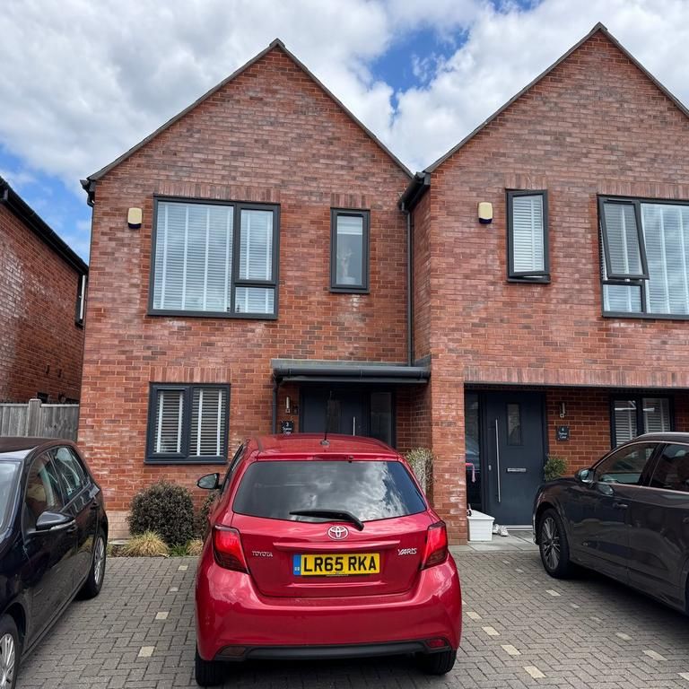 3 bedroom semi-detached house to rent - Photo 1
