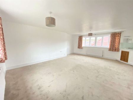 A charming cottage nestled in a peaceful yet convenient location. - Photo 3