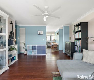 Light Filled Two Bedroom Apartment in Quiet Boutique Complex - Photo 3