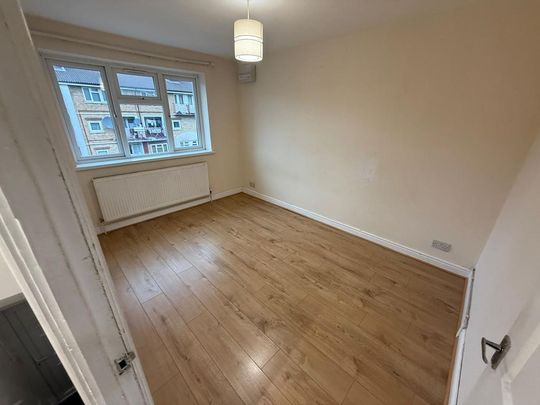 3 bedroom flat to rent - Photo 1