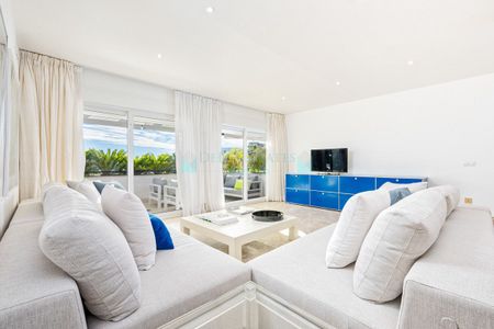 Semi Detached Villa for rent in Marbella - Photo 2
