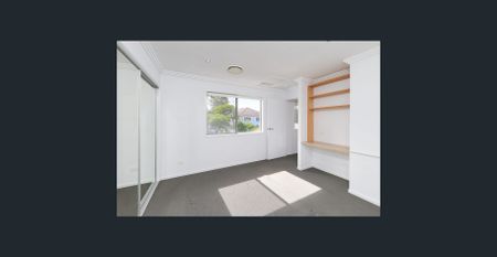 Stylish and Modern Townhouse for Rent in Carina - Photo 2