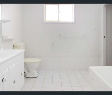 SPACIOUS 4 BEDROOM HOME IN WATANOBBI - Photo 4