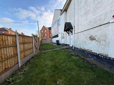 Whieldon Road, Fenton, Stoke-on-trent, ST4 - Photo 4