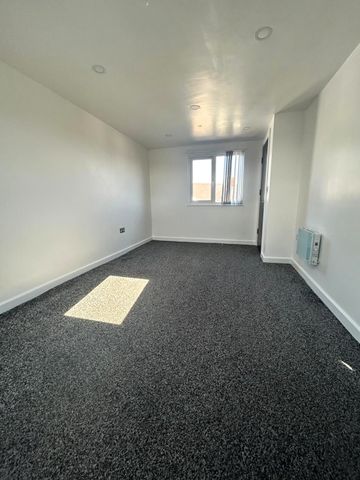 £1,075 PCM, Refurbished Two Bedroom, Two Bathroom Maisonette with Garden in Paget Street, Grangetown, Cardiff, CF11 7LB - Photo 5