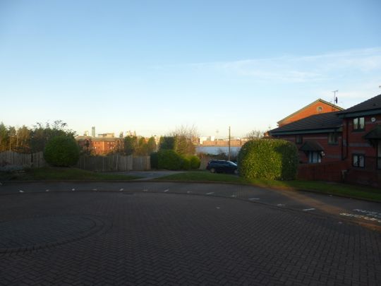 Priory Wharf, Birkenhead - Photo 1