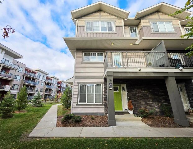 Bright Corner-Unit Townhouse with Balcony & Double Garage — 3 Bedrooms+ Den Townhouse - Photo 1