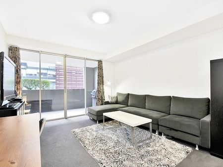 Spacious one bedroom with large courtyard - Photo 4
