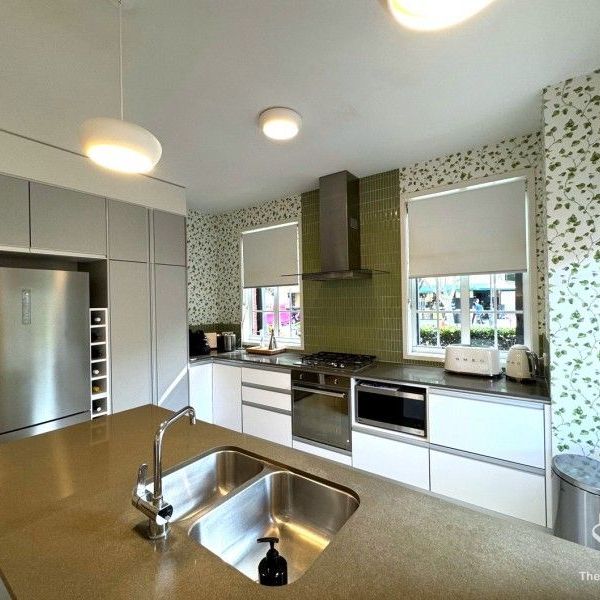 Fully Furnished - Bright and Spacious Home in Emerald Lakes - Photo 1