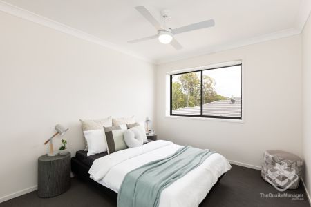 FOUR BEDROOM 2 BATHROOM TOWNHOUSE WITH SINGLE LOCK UP GARAGE & COVERED CARPORT - Photo 3