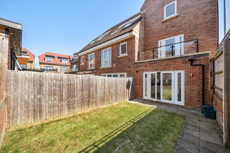 4 bedroom terraced house to rent - Photo 5