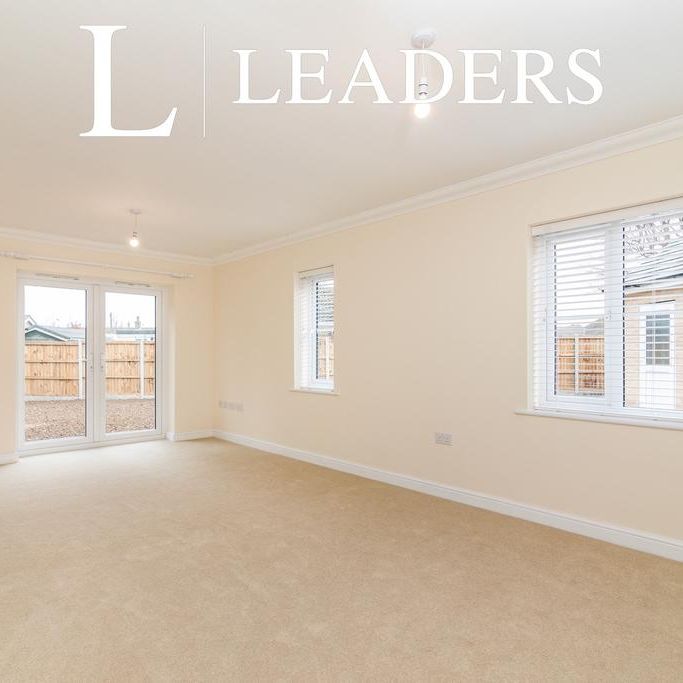 3 bedroom bungalow to rent - Photo 1