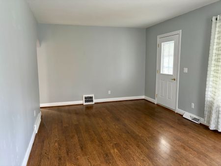 For Lease - 436 Thorold Road, Welland, Ontario - Photo 2