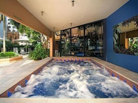 ENORMOUS CITY APARTMENT | Unfurnished - Photo 4