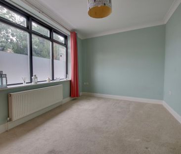 3 bedroom detached bungalow to rent - Photo 2