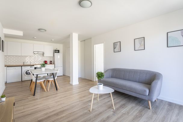 Location Appartement 4 pièces 69m² MARSEILLE 5ème - Photo 1