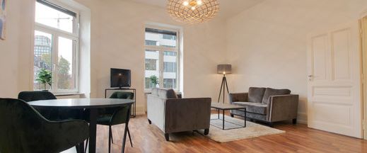 Möblierte 3 Zimmer Wohnung mit Balkon in begehrter Lage von Ffm.-Westend - Photo 1