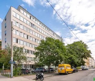 Moderne 2-Zimmer-Wohnung mit Fernblick - Top Lage mit Küche! - Photo 2