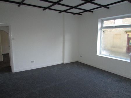 3 bedroom end of terrace house to rent - Photo 2