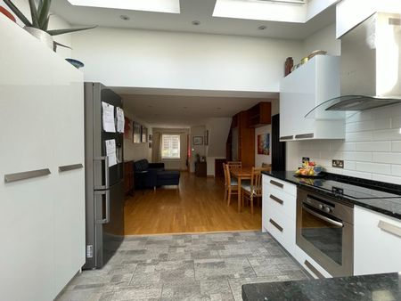 3 Bed Terraced House, Howland Way, SE16 - Photo 5