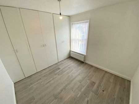 Semi-detached house to rent on - Photo 5