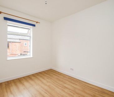 2 bedroom end of terrace house to rent - Photo 4