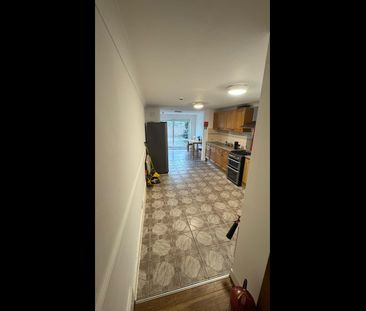 Bedsit, Derby Road, E7 - Photo 4