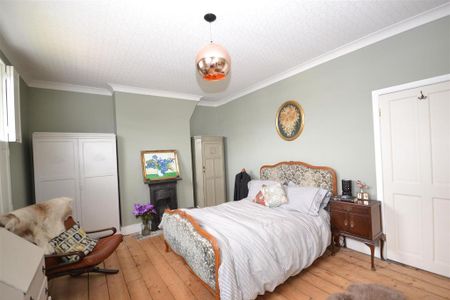 2 bedroom end of terrace house to rent - Photo 5