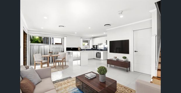 Spacious Modern Townhouse – Walk to Doonside Station - Photo 1