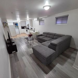 3 ½ À LOUER – RÉNOVÉ, CALME ET PROPRE ! - Photo 2