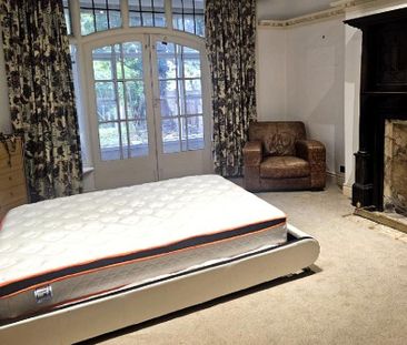 2 bedroom ground floor flat to rent - Photo 2