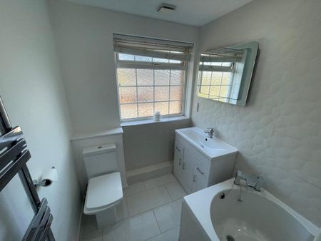 3 bedroom end of terrace house to rent - Photo 5