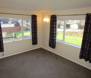 3 bed Bungalow - To Let - Photo 2